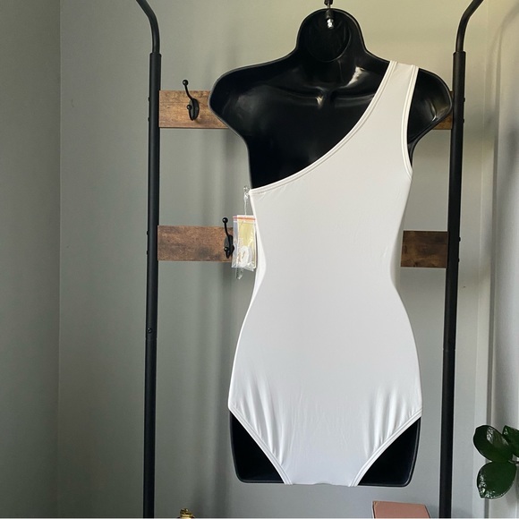 Michael Kors Iconic Solids One Shoulder underwire One-Piece in White size 8 NEW - Picture 6 of 11